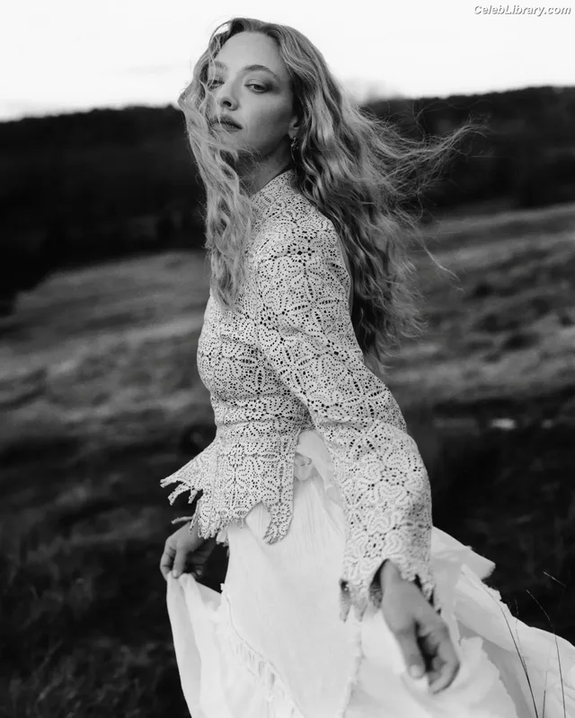 Amanda Seyfried photo 2 of 1296