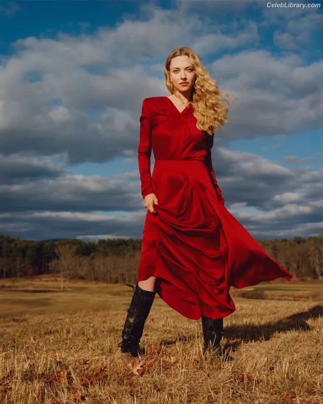 Amanda Seyfried photo 3 of 1296