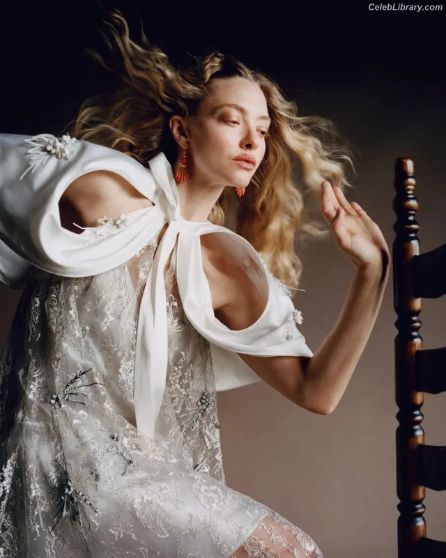 Amanda Seyfried photo 6 of 1296