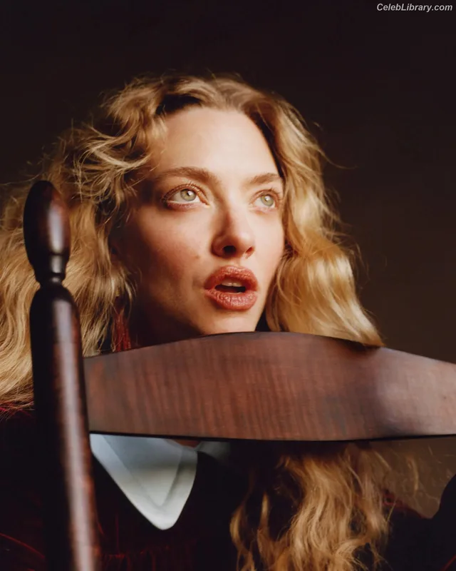 Amanda Seyfried photo 7 of 1296