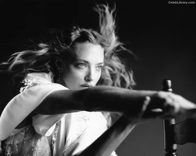 Amanda Seyfried photo 8 of 1296
