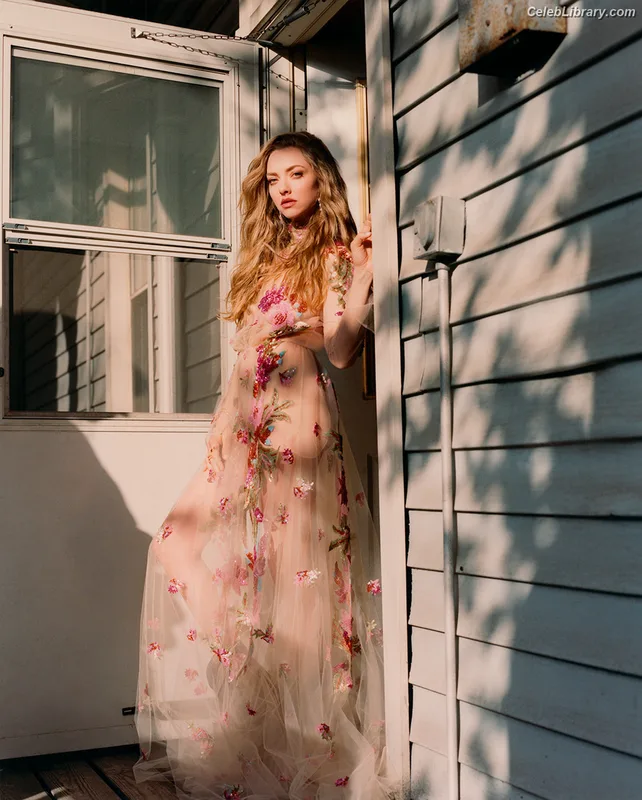 Amanda Seyfried photo 14 of 1296