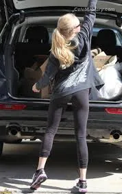 Amanda Seyfried photo 1 of 1296