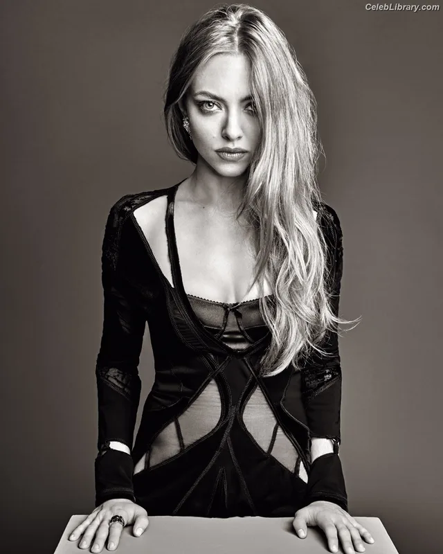 Amanda Seyfried photo 11 of 1296