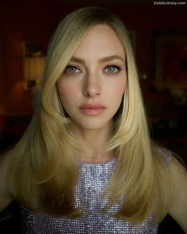 Amanda Seyfried photo 18 of 1296
