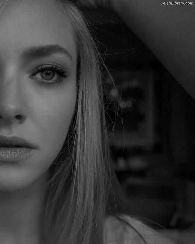 Amanda Seyfried photo 1 of 1296