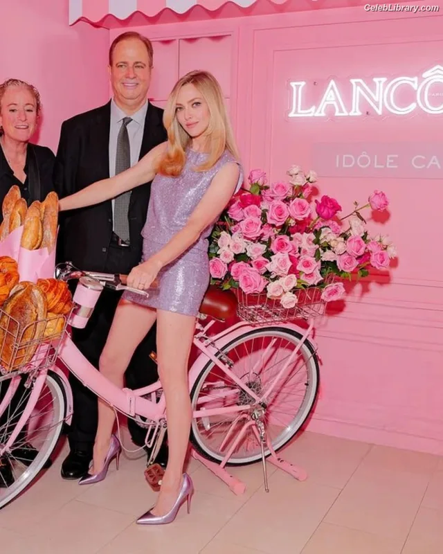 Amanda Seyfried photo 2 of 1296