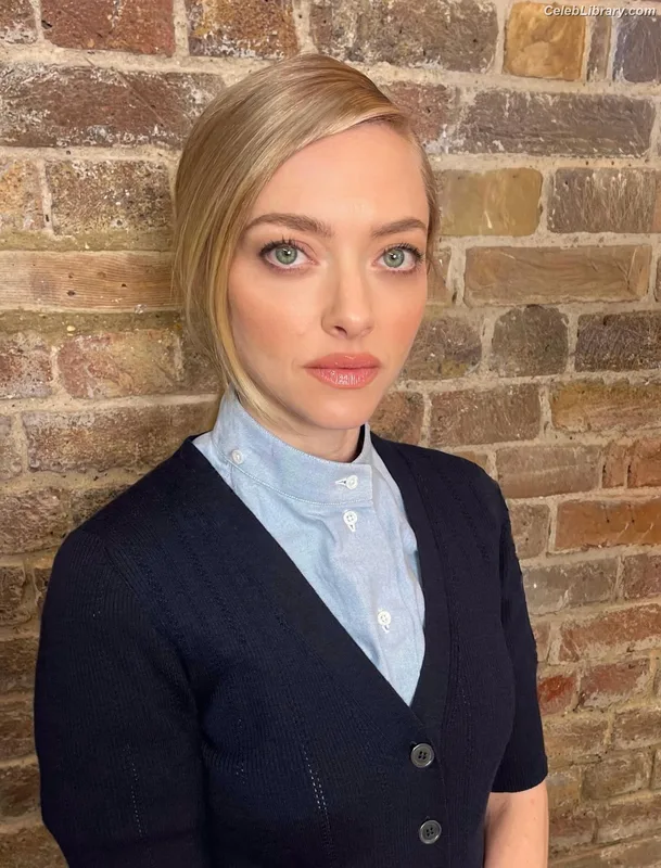 Amanda Seyfried photo 6 of 1296