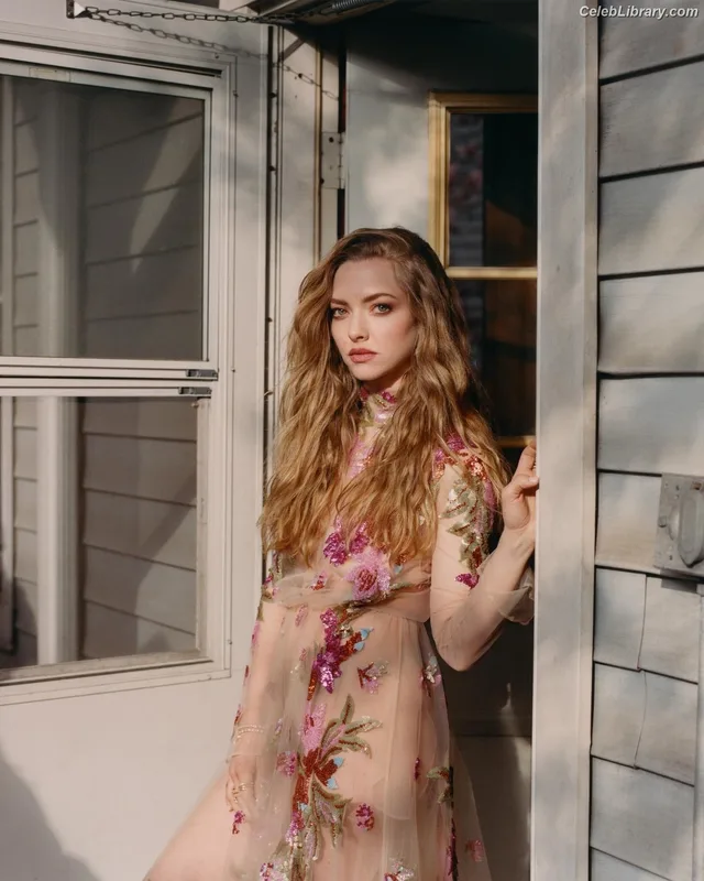 Amanda Seyfried photo 7 of 1296