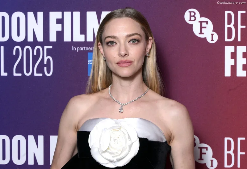 Amanda Seyfried photo 19 of 1296