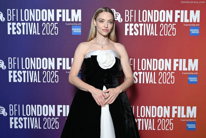 Amanda Seyfried photo 20 of 1296