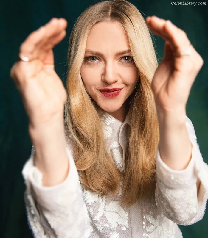 Amanda Seyfried photo 10 of 1296