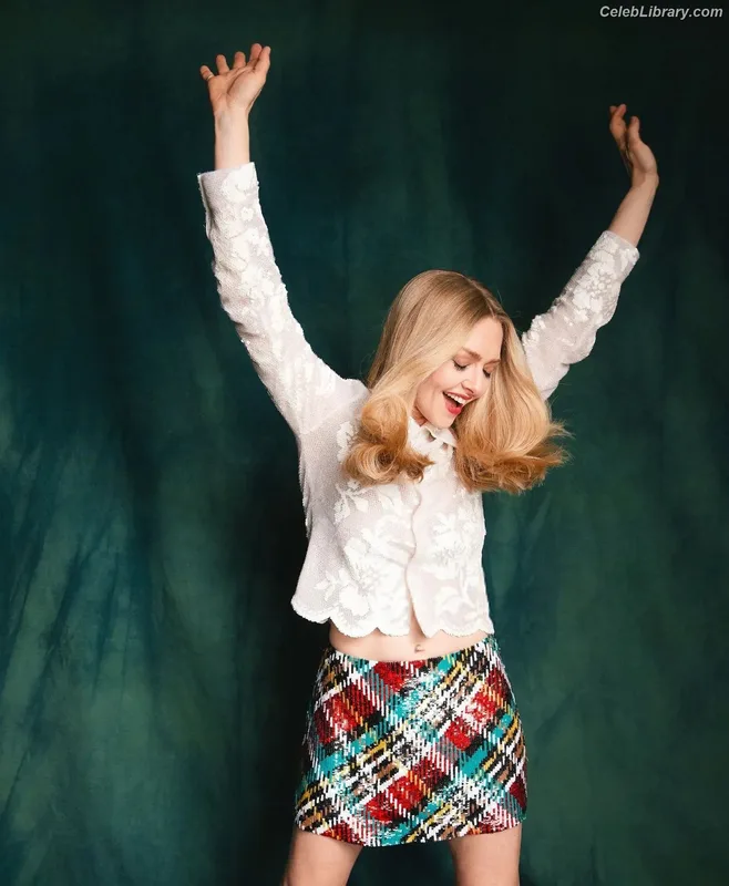Amanda Seyfried photo 11 of 1296