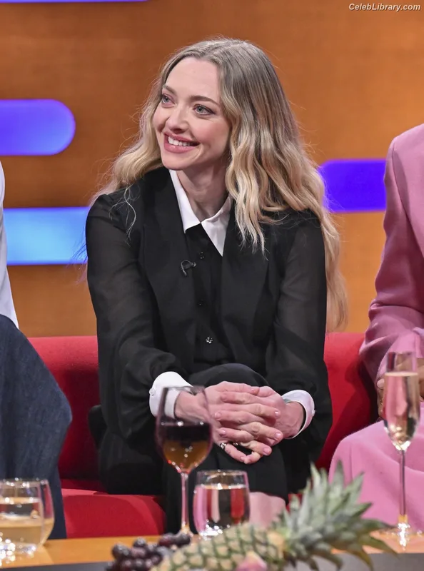 Amanda Seyfried photo 14 of 1296