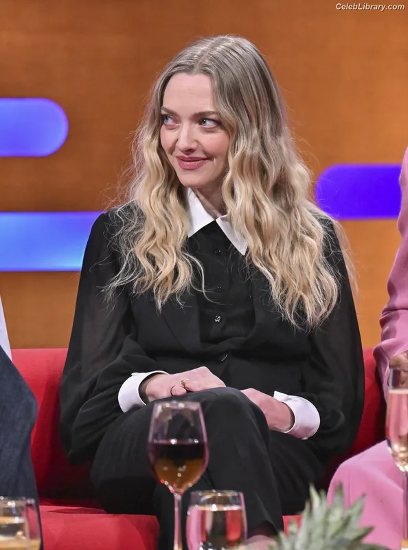 Amanda Seyfried photo 15 of 1296