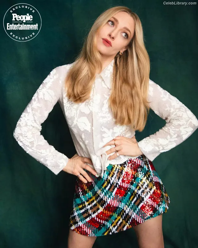 Amanda Seyfried photo 8 of 1296