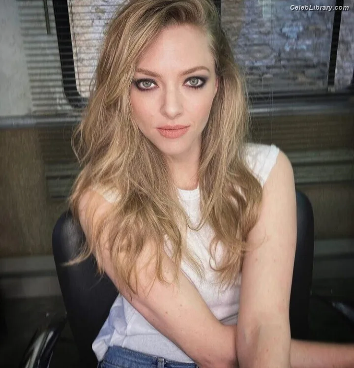Amanda Seyfried photo 10 of 1296