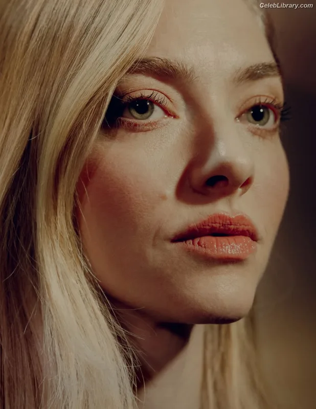 Amanda Seyfried photo 17 of 1296