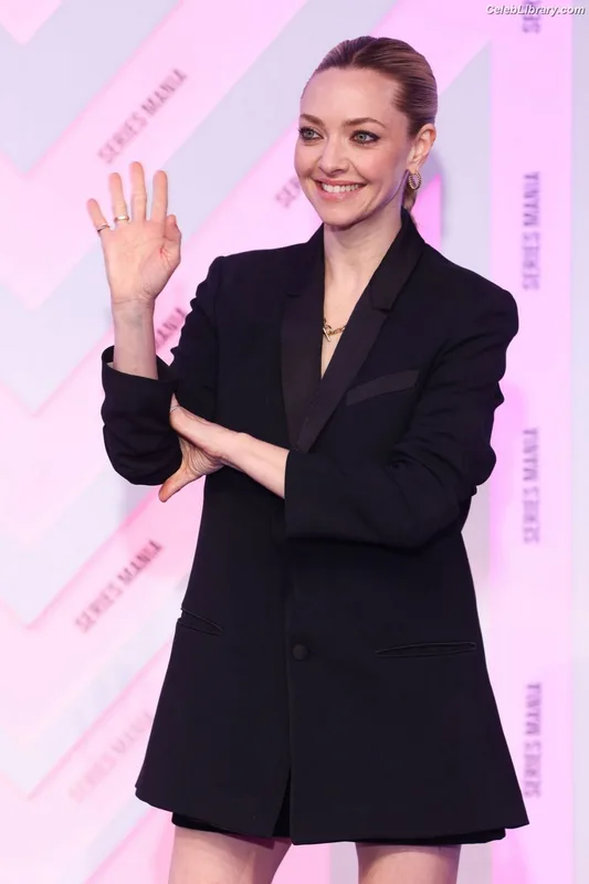 Amanda Seyfried photo 20 of 1296