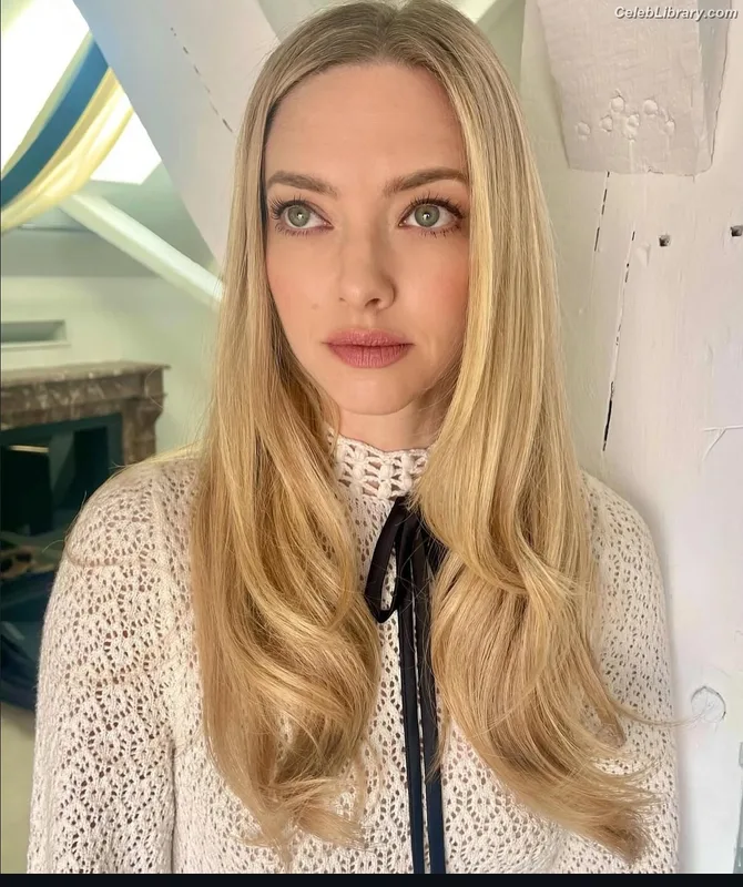 Amanda Seyfried photo 22 of 1296