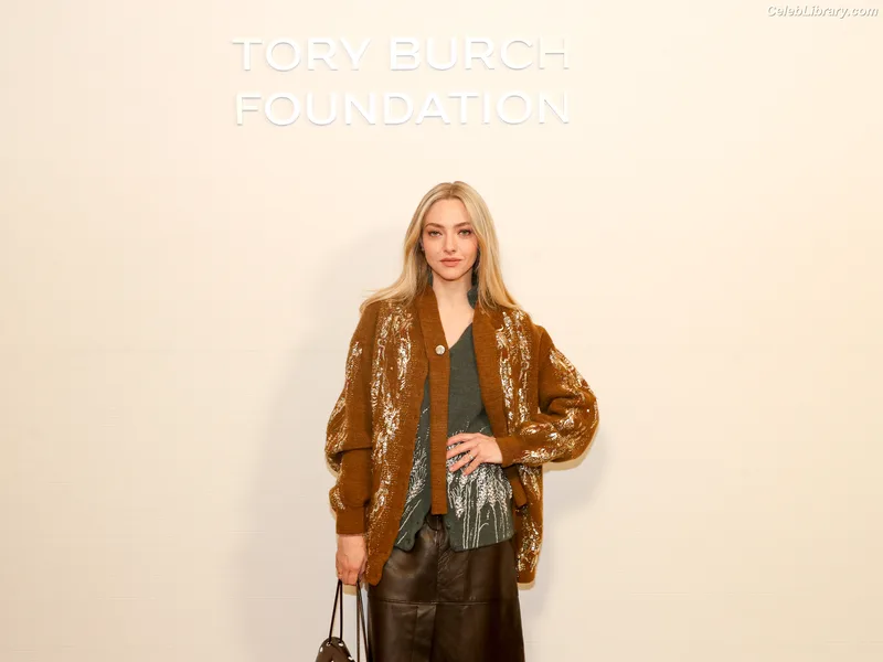 Amanda Seyfried photo 6 of 1296