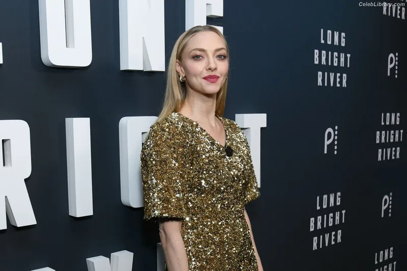 Amanda Seyfried photo 12 of 1296