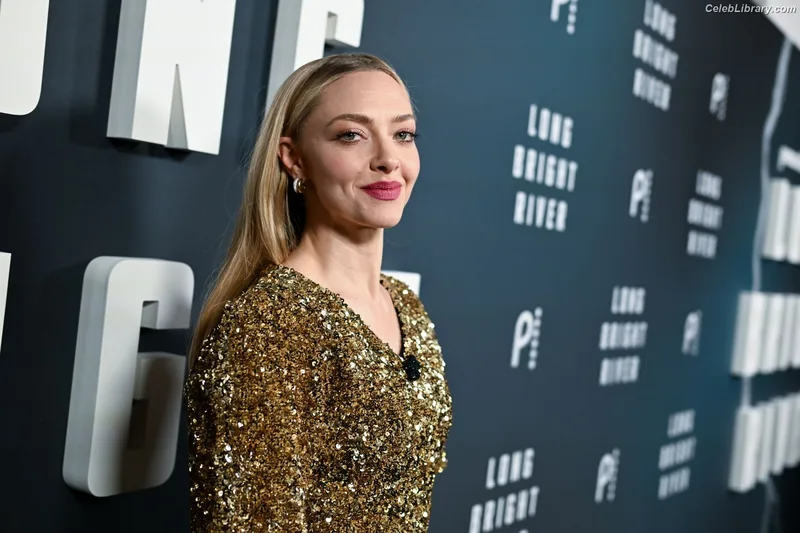 Amanda Seyfried photo 17 of 1296