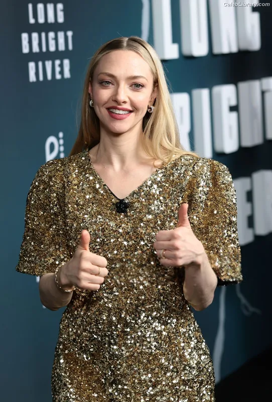 Amanda Seyfried photo 18 of 1296