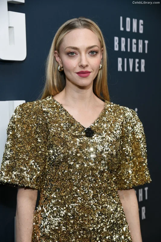 Amanda Seyfried photo 12 of 1296