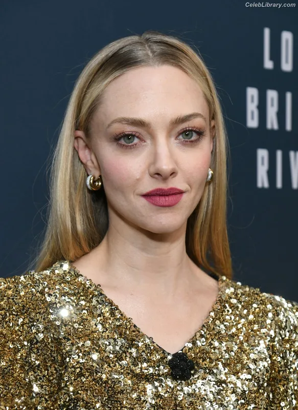 Amanda Seyfried photo 18 of 1296