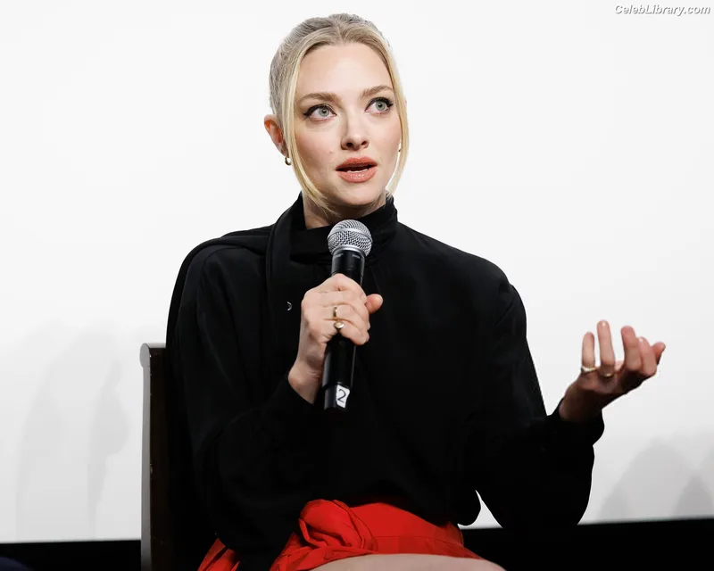 Amanda Seyfried photo 24 of 1296