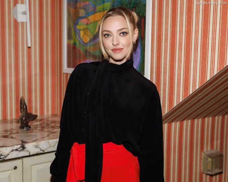 Amanda Seyfried photo 5 of 1296