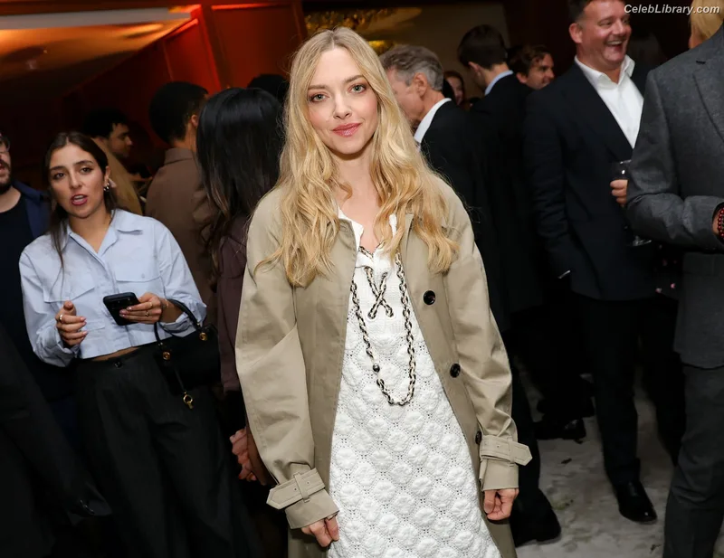 Amanda Seyfried photo 16 of 1296