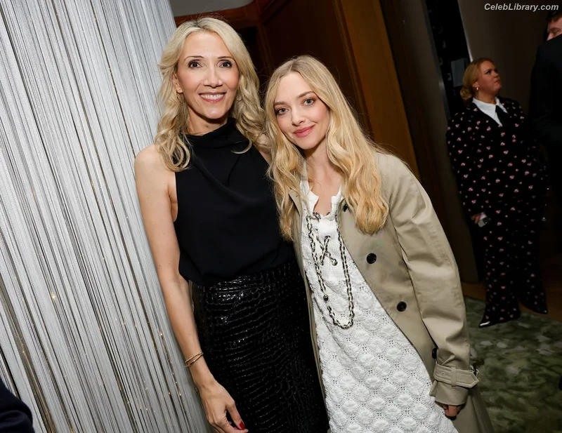 Amanda Seyfried photo 17 of 1296