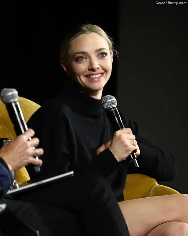 Amanda Seyfried photo 1 of 1296