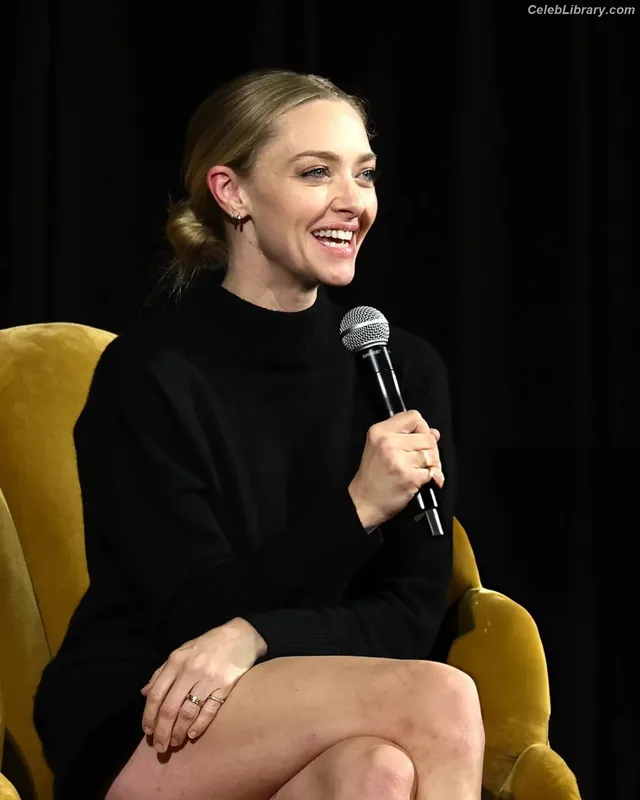 Amanda Seyfried photo 2 of 1296