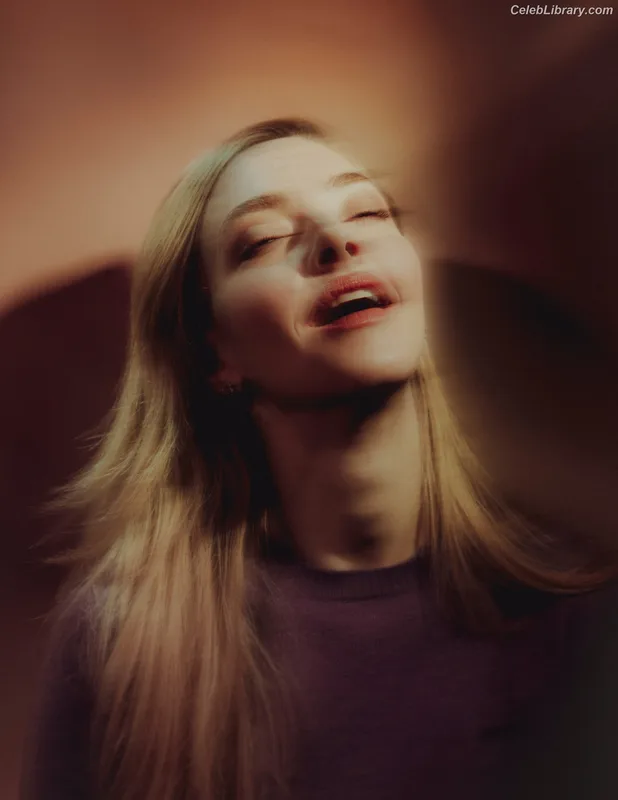 Amanda Seyfried photo 21 of 1296