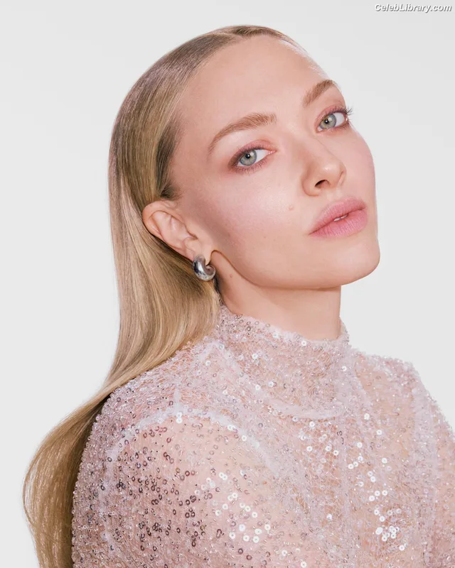 Amanda Seyfried photo 6 of 1296