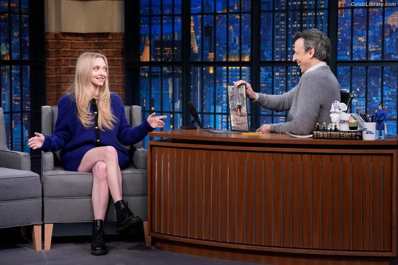 Amanda Seyfried photo 3 of 1296