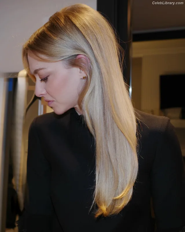 Amanda Seyfried photo 7 of 1296