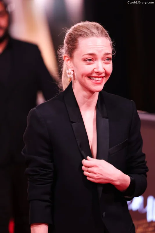 Amanda Seyfried photo 11 of 1296