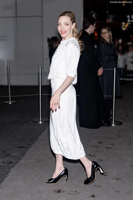 Amanda Seyfried photo 16 of 1296