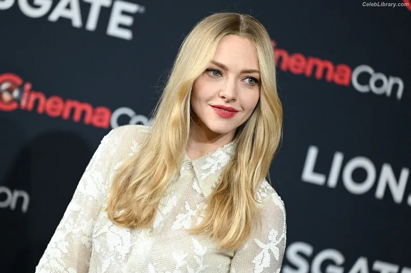 Amanda Seyfried photo 1 of 1296