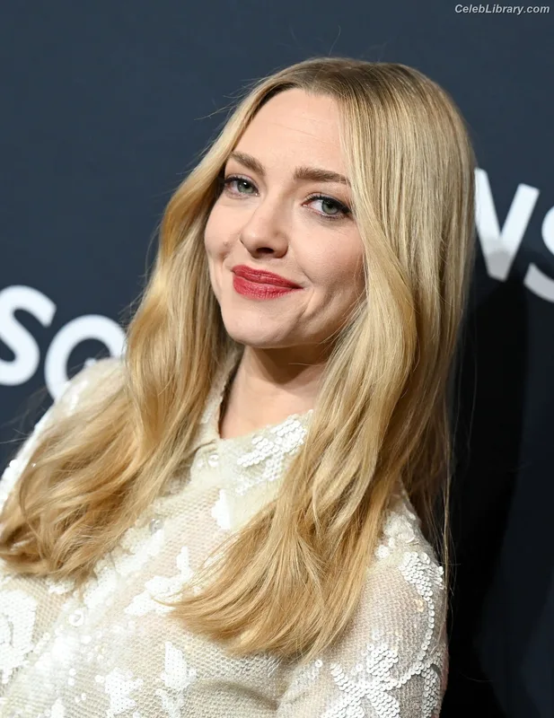 Amanda Seyfried photo 2 of 1296