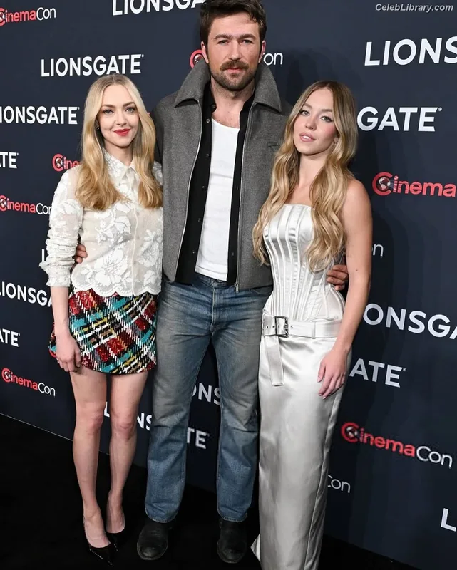 Amanda Seyfried photo 16 of 1296