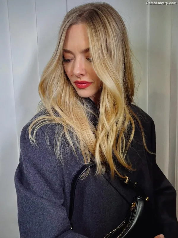 Amanda Seyfried photo 21 of 1296