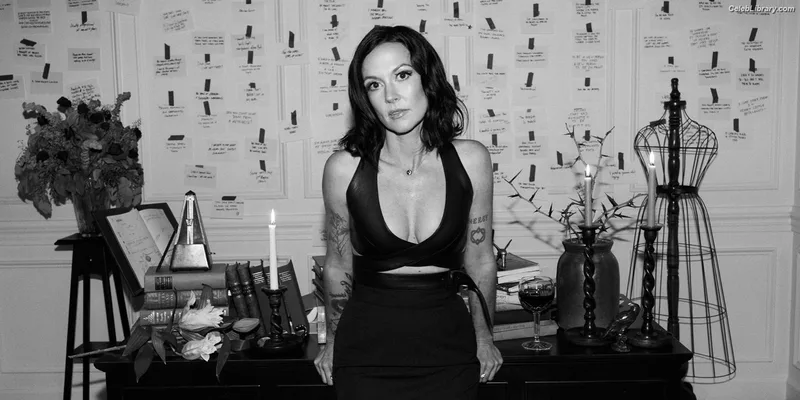 Amanda Shires photo 3 of 139