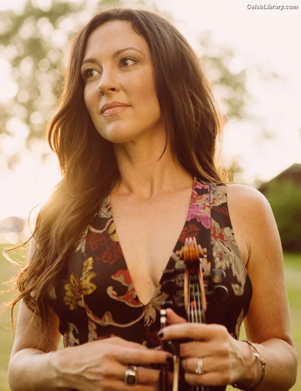 Amanda Shires photo 4 of 139