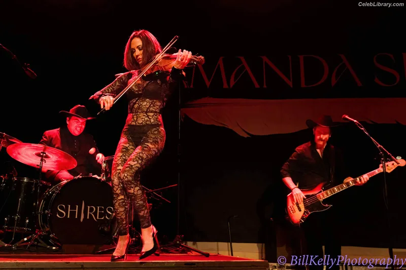 Amanda Shires photo 11 of 139