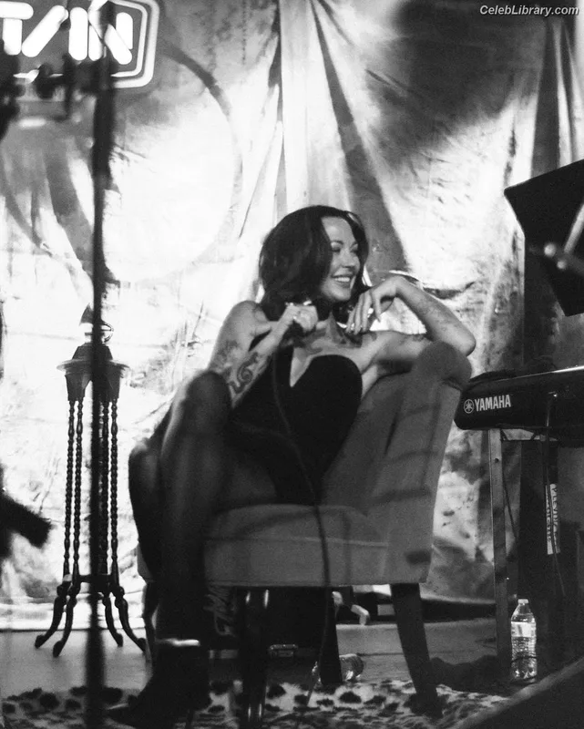 Amanda Shires photo 23 of 139